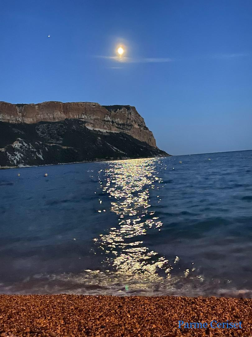 Photo lune cassis